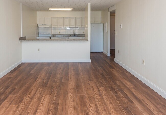 Whitney Towers in the heart of the Hamden's Centerville Neighborhood, Hamden, CT 06518 - photo 3