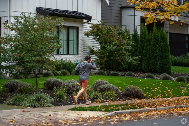 Sidewalk-lined streets in Everest, Kirkland, are perfect for a run.