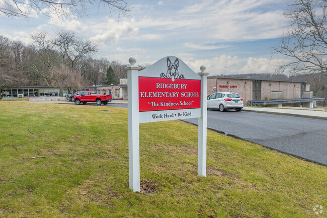 Welcome to the Ridgebury Elementary School at 112 Bennetts Farm, Ridgefield, CT.