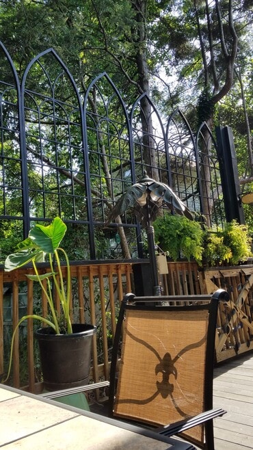 Outdoor living space for tenant use