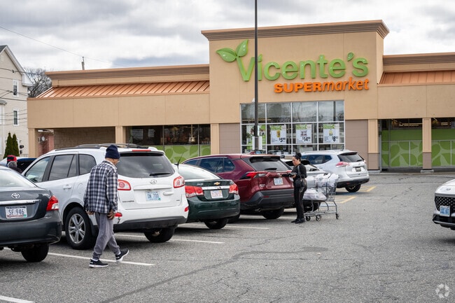 Get your fresh groceries on point at Vicente's Supermarket in Oak Hill, Providence.
