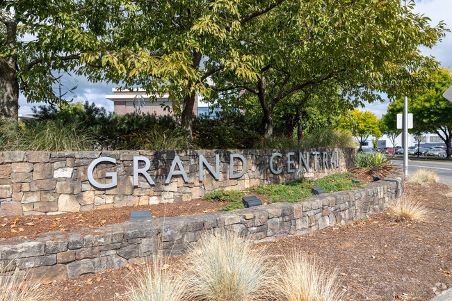 Grand Central shopping center ion Columbia House Blvd s the spot for Riverview residents to shop