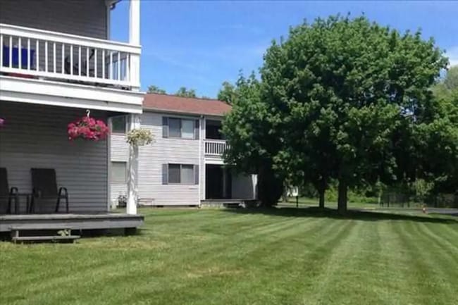 168 Fox Hill Ln unit Studio, Enfield, CT 06082 - photo 2