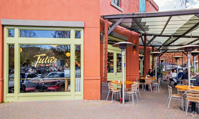 Tutus is a great place to grab a Ameri Mex meal in Tanglewood, Lafayette.