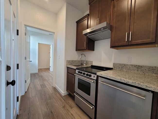 722 Rosazzo Ln, Manteca, CA 95337 - photo 2