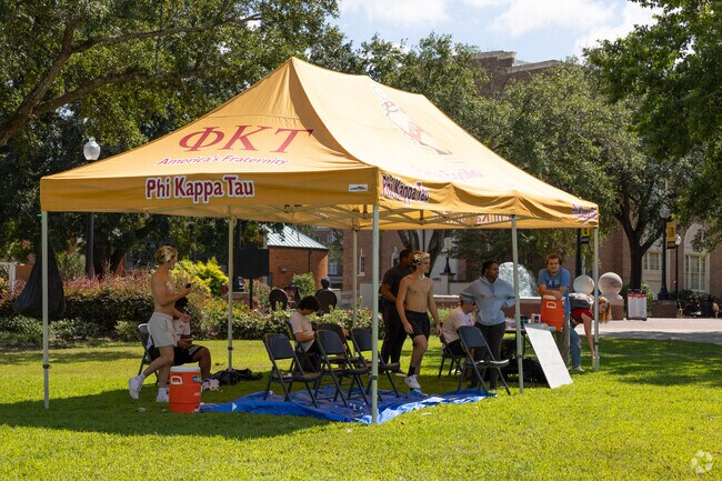 Lifestyle of The Highlands is part of the young community of the Souther Mississippi University.