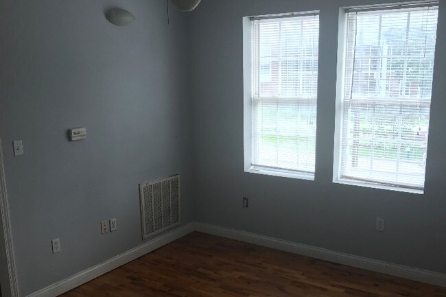 559 S Limestone unit 201, Lexington, KY 40508 - photo 5