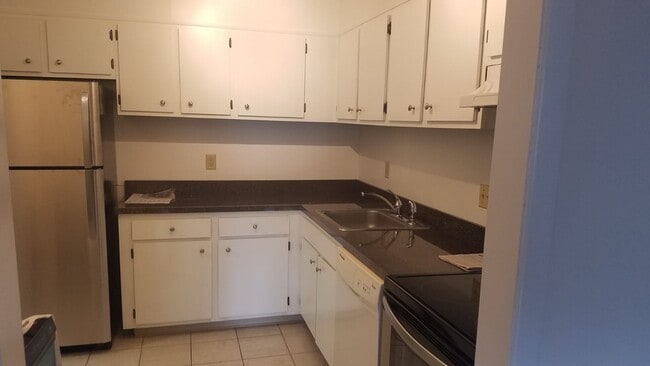 Trowbridge House Apartments, Naugatuck, CT 06770 - photo 5