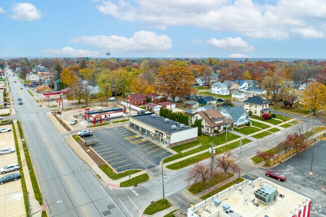 Hilltop is a bustling neighborhood of older homes and major avenues lined with amenities.