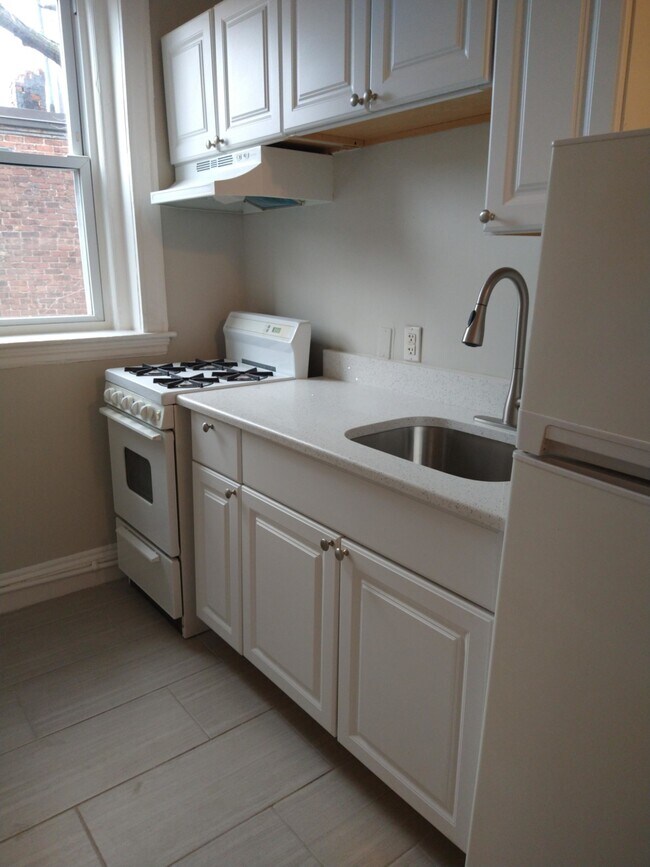 34 Edgerly Rd unit 25, Boston, MA 02115 - photo 3
