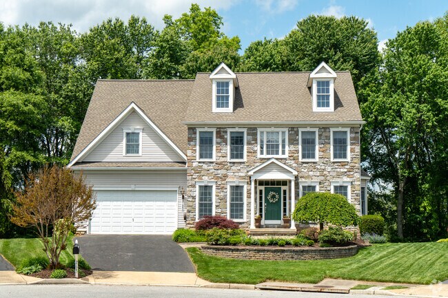 Denser areas of Woodstock still feature larger multi-bedroom homes.