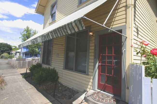 1515 SE Mill St unit 2, Roseburg, OR 97470 - photo 2