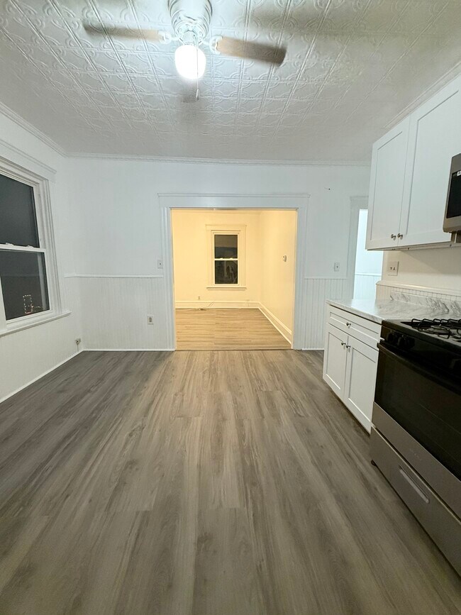 242 4th Ave unit 2, Woonsocket, RI 02895 - photo 3