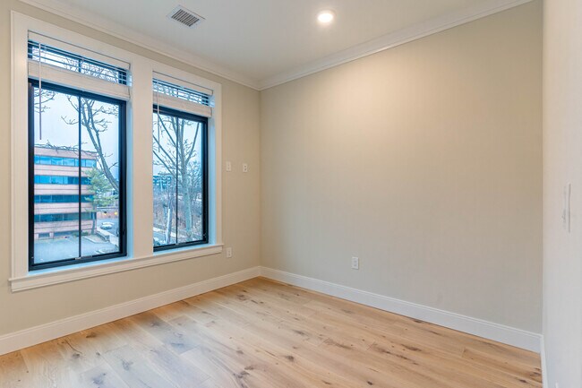 157 Everett St unit 301, Boston, MA 02134 - photo 5