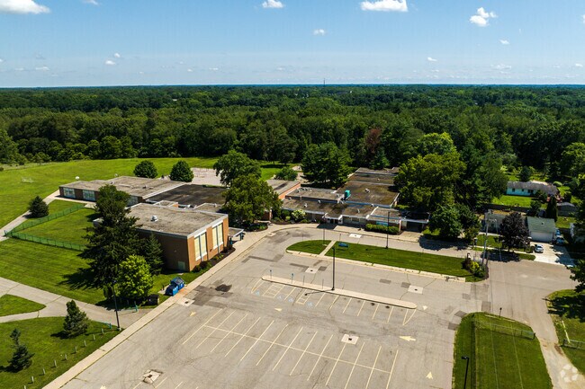 Spring Valley Center for Exploration has a 13 to 1 student-to-teacher ratio.