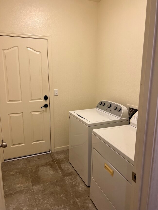 Washer/Dryer in Unit