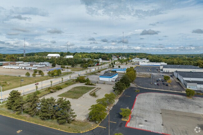 Rolling Acres has a variety of businesses that offer residents many job opportunities.