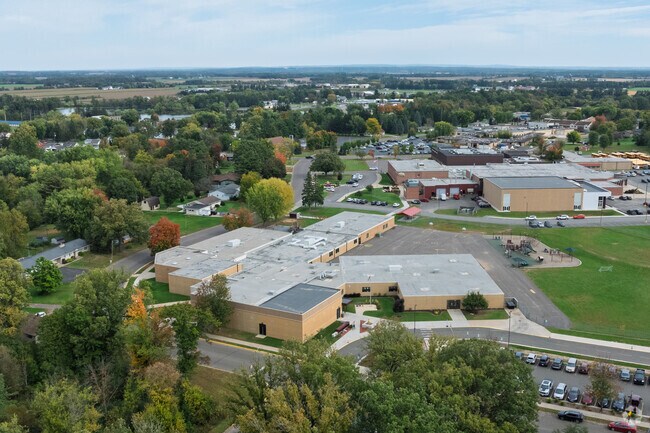Woodland Elementary School has a student-teacher ratio of 11 to 1.