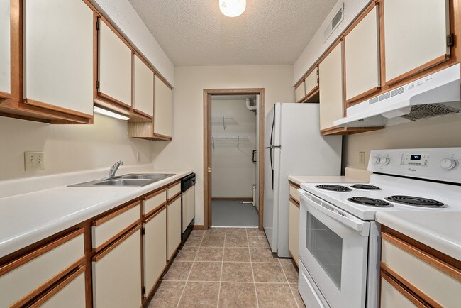 Shawnee Lake Apartments, Topeka, KS 66605 - photo 5