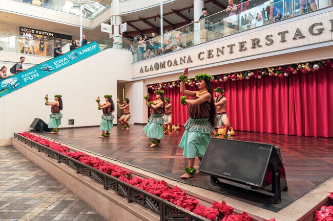Enjoy a free hula show every evening at Ala Moana Center.