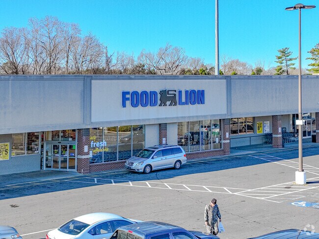 Greenbrier Farms residents have many shopping choices nearby including Food Lion.