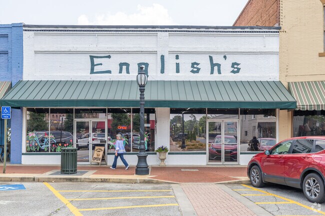 English's Antiques has a long history of serving the community of Barnesville, GA with many different vendors inside.