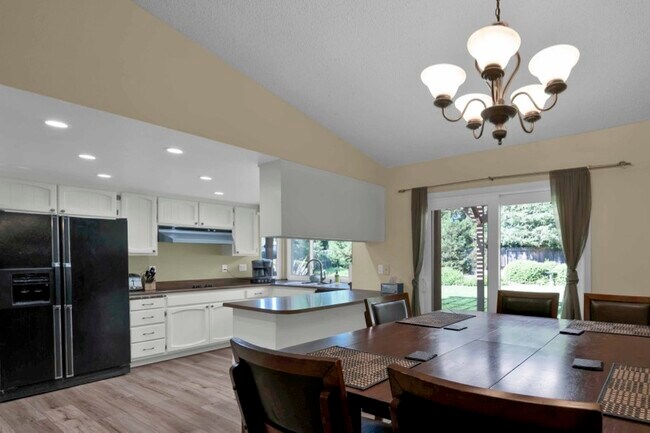 2430 Lake Redding Dr, Redding, CA 96003 - photo 7