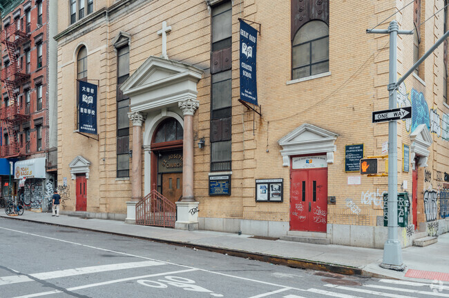 Great Oaks Charter School succeeded St Joseph's School in 2013.