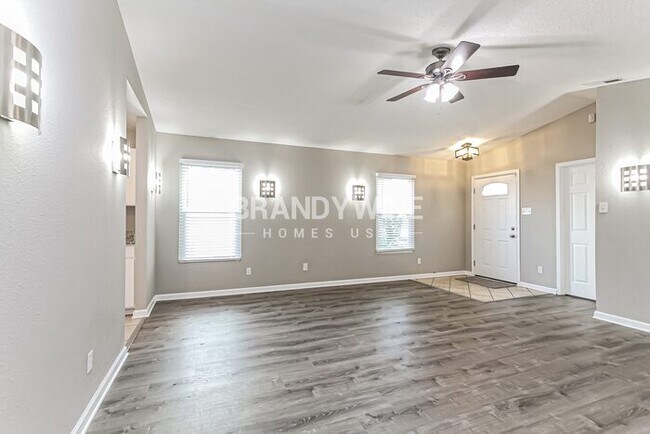 944 Streamside Dr, Greenfield, IN 46140 - photo 4