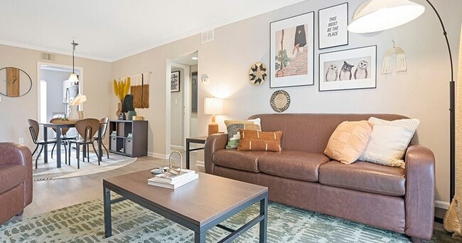 Model-Living-Room-01-Enclave-425-Athens-GA-10