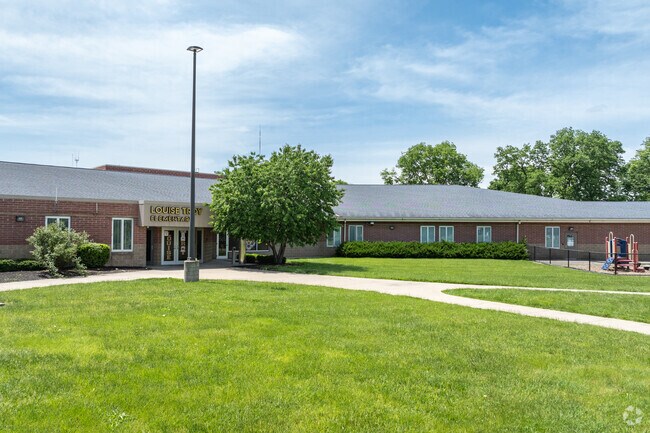 Louise Troy Elementary has a student to teacher ratio of 11 to 1.