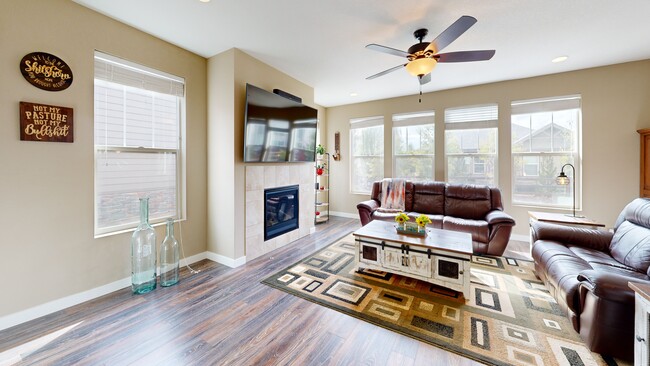 7763 S Elk St, Aurora, CO 80016 - photo 2