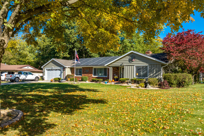 Single-story traditional home with a large yard in the South of Broadway neighborhood of Peoria.