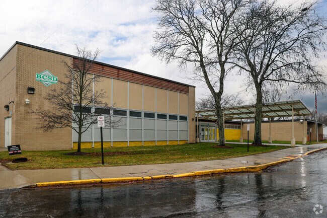 Columbus Intermediate School, Bedford