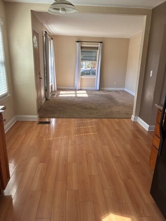 1353 Northlawn St NE, Grand Rapids, MI 49505