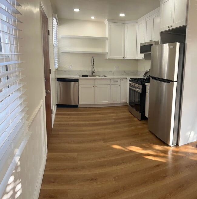 9206 Crenshaw Blvd Unit Inglewood Duplex, Inglewood, CA 90305