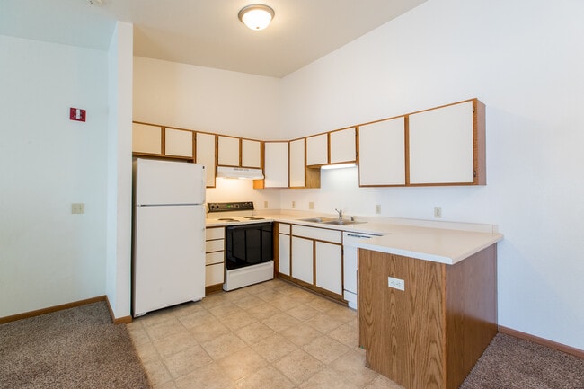 Harvest View Apartments-Heat/Water Included, Brillion, WI 54110 - photo 4