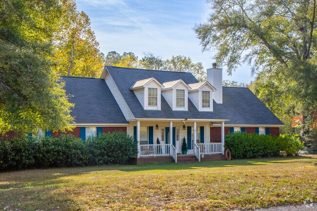 High-end Colonial Revival homes can be found throughout Pamona.