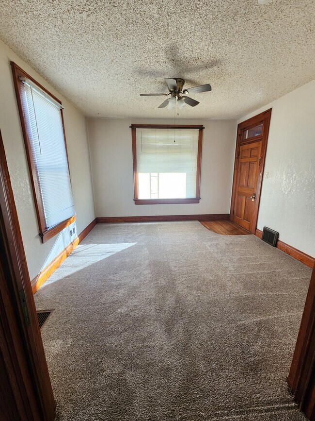 2548 Jackson St unit 1, Dubuque, IA 52001 - photo 5