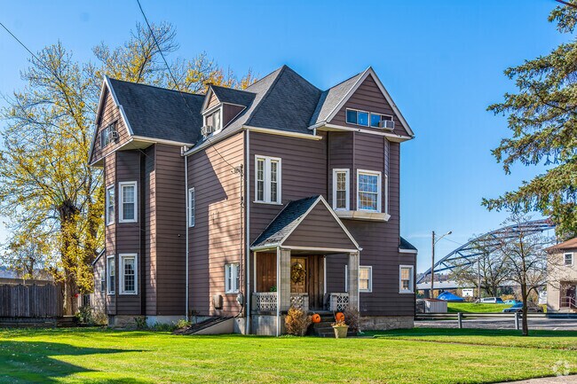 This larger remodeled home sits along the main road in Glenfield, near the Ohio River.