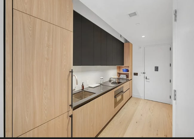 W 43rd St 9th Ave unit 2, New York, NY 10036 - photo 2