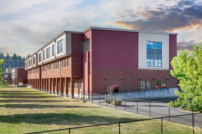 J. M. Weatherwax High School offers education in Aberdeen, WA for grades 9th through 12th.