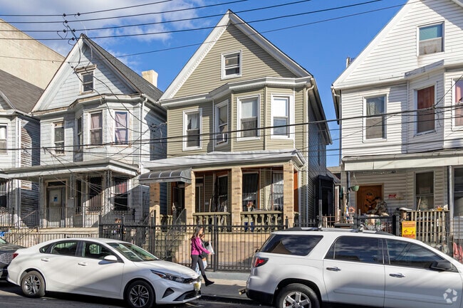 Single family detached homes gives the Fordham Manor community a family feel.