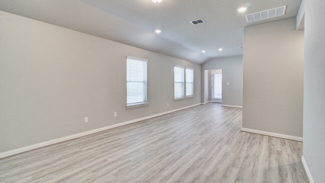 4519 Pinehurst Trace Dr, Pinehurst, TX 77362 - photo 2