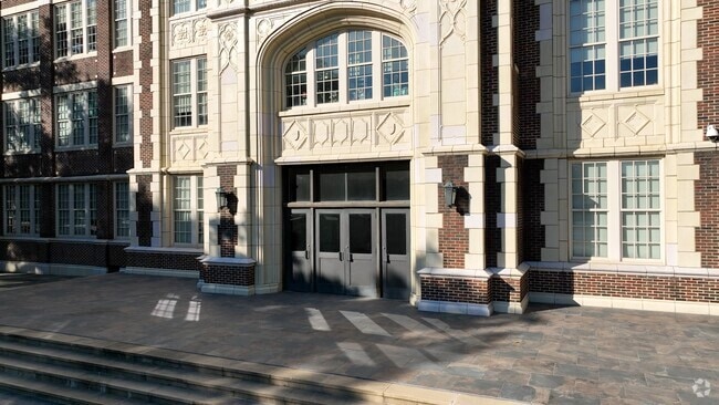 Superlative Architecture marks Baton Rouge High School in Baton Rouge.