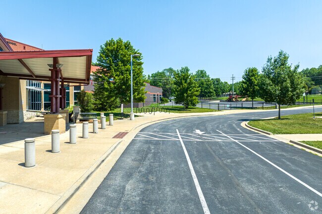Apache Elementary School provides an easy access.