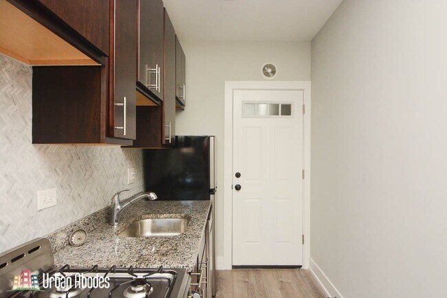 709 W Brompton Ave unit A04C, Chicago, IL 60657 - photo 3