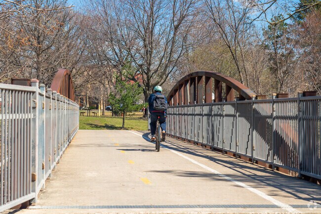 Expect to find bicycle trails for cyclists around Minneapolis chained lakes.