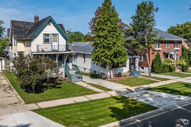 Navarino has a variety of home types for residents to choose from.