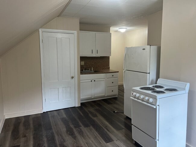 352 Court St unit 3, Auburn, ME 04210 - photo 2